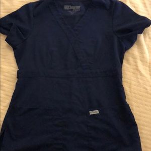 Fitted women’s scrub top
